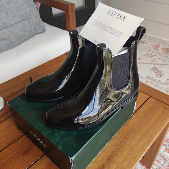 Boots - Picture 4 of 5